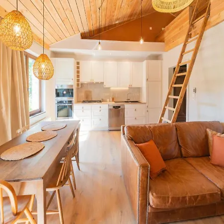 Cosy Holiday In With Garden